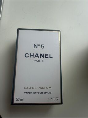 CHANEL N°5 Eau de Parfum Box - White with Gold Trim